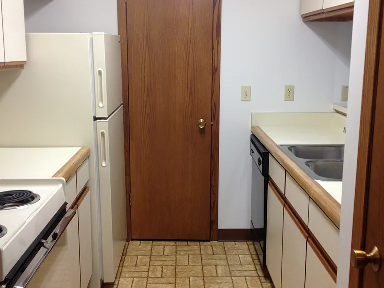 Sundance Apartments — Photo 8