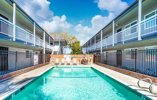 Villa Grove Apartments