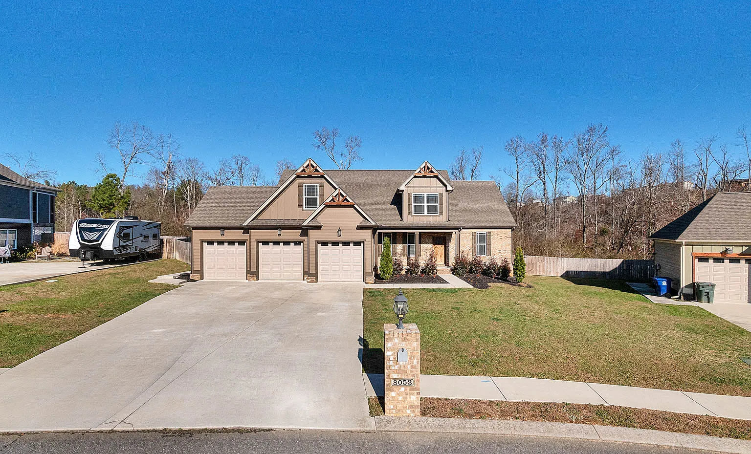 6 bed, 3.0 bath, 3200 sqft, $3,800 — Photo 2
