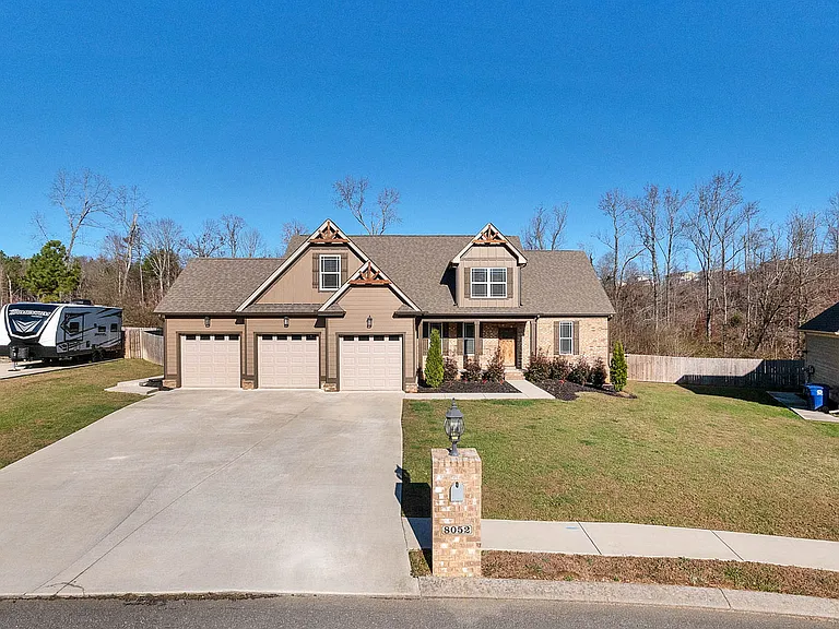 8052 Burgundy Cir — Photo 2