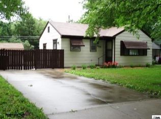 2420 SW Moundview Dr, Topeka, KS 66614