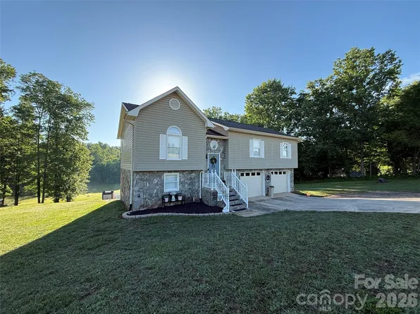 3104 Zion Church Rd, Hickory, NC 28602
