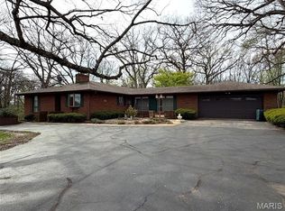 17466 Lageman Ln, Brighton, IL 62012