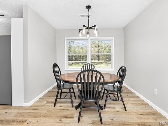 5th image of 1240 Chalk Hill Rd