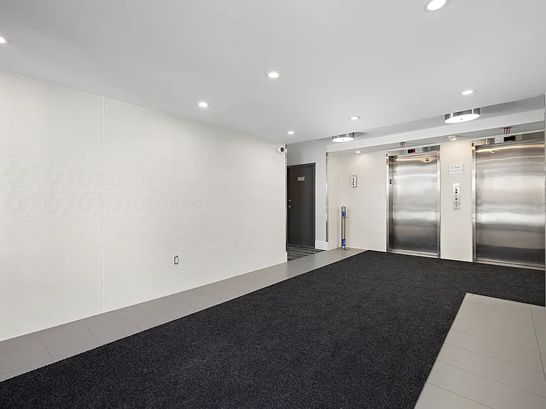 2445 The Collegeway — Photo 39