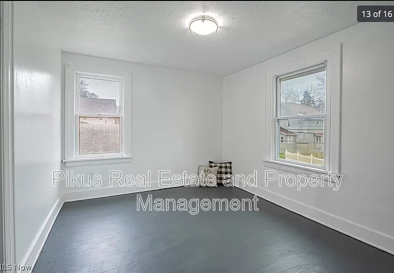 1033 Chandler Ave — Photo 13