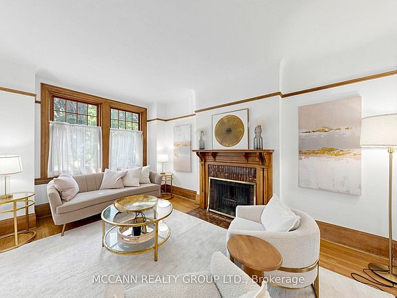 4th image of 252 Sheldrake Blvd