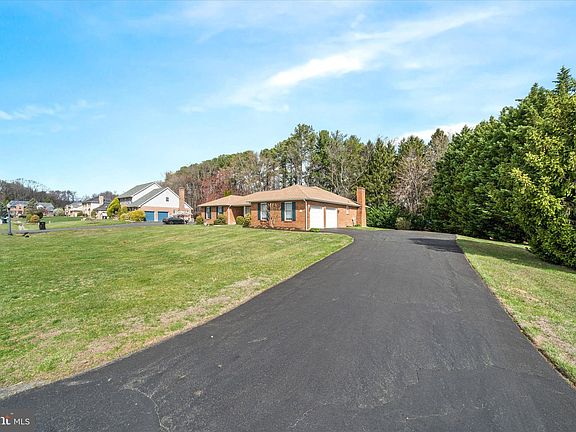 5th image of 128 Matthew Dr