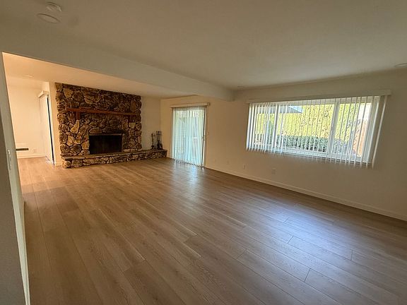 3rd image of 6209 Pinecreek Way