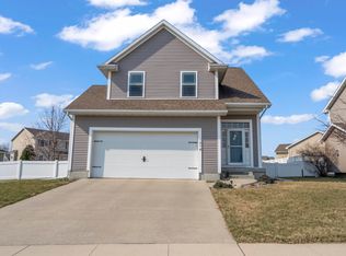 1214 Amelia Dr, Cedar Falls, IA 50613