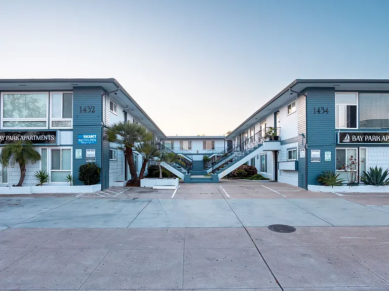1432 Rosecrans St — Photo 3