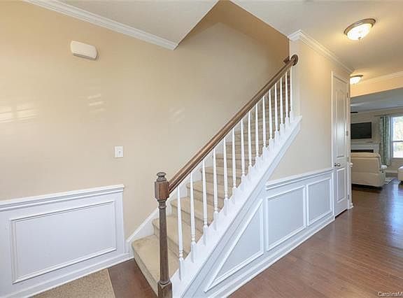 4th image of 182 Silverspring Pl