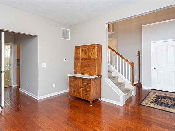 4th image of 533 Stafford Dr