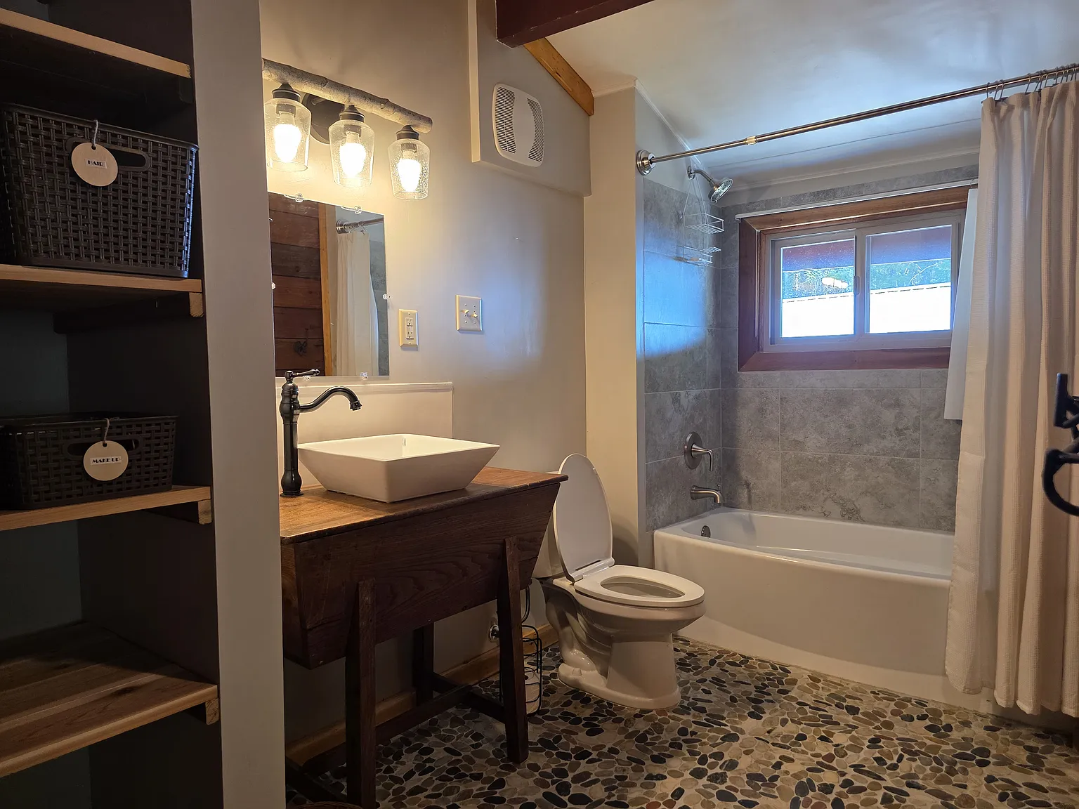 3 bed, 2466 sqft, $3,000 — Photo 4