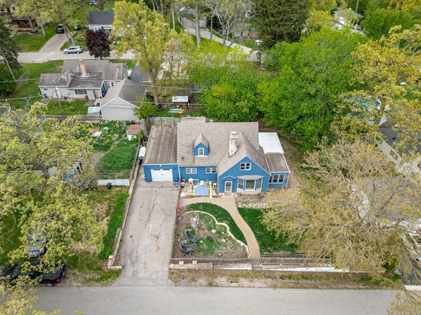 2915 Wooded Ln, McHenry, IL 60051