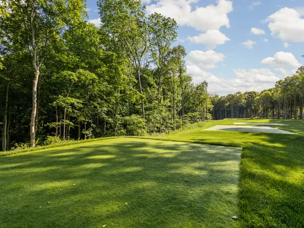 10405 Holliday Farms Blvd, Zionsville, IN 46077