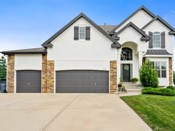 16381 S Locust St, Olathe, KS 66062