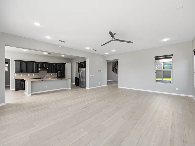 1039 E Boston St — Photo 13