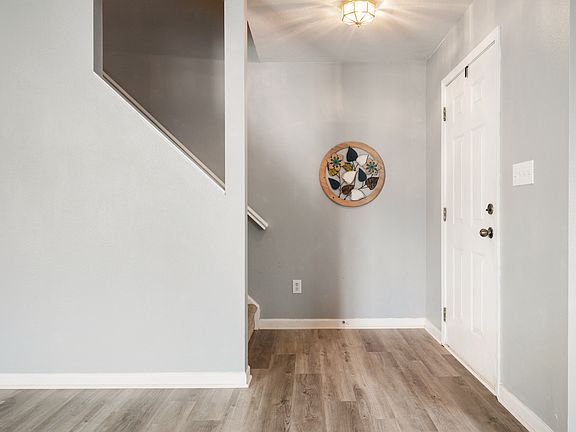 4th image of 923 Barnwell Ct