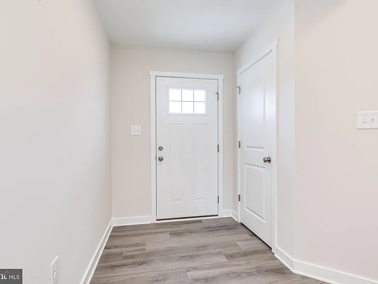 85 Moses Dr — Photo 8