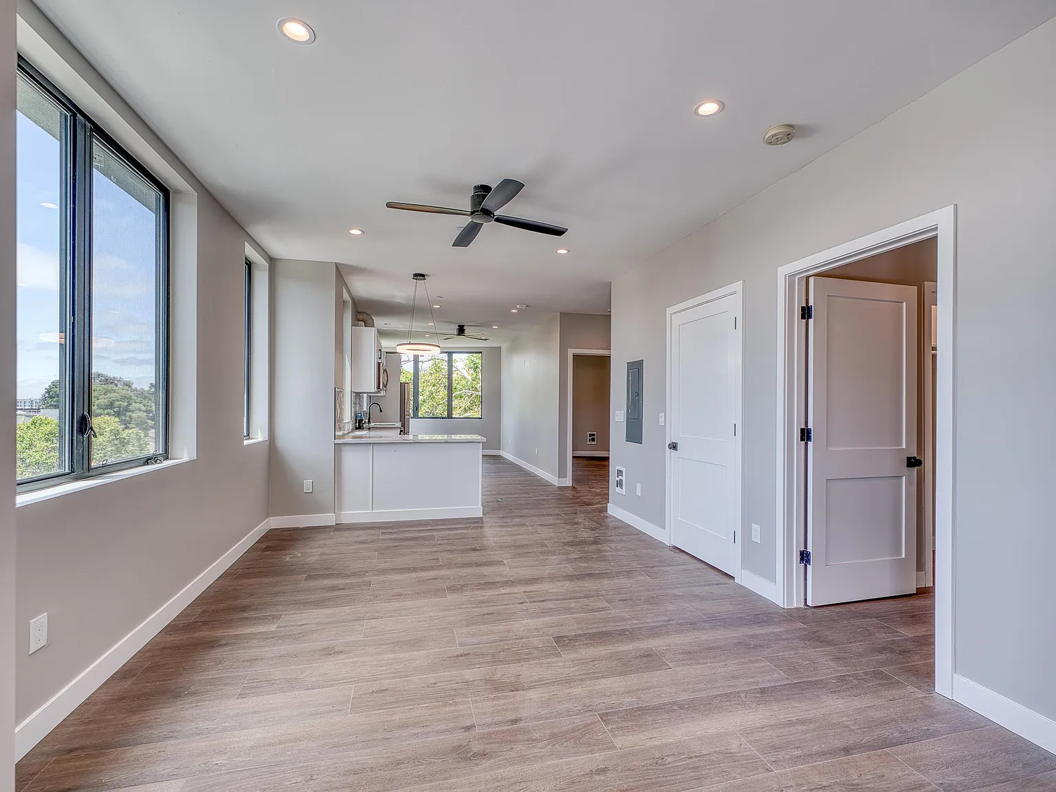 2 bed, 991 sqft, $3,920 — Photo 3