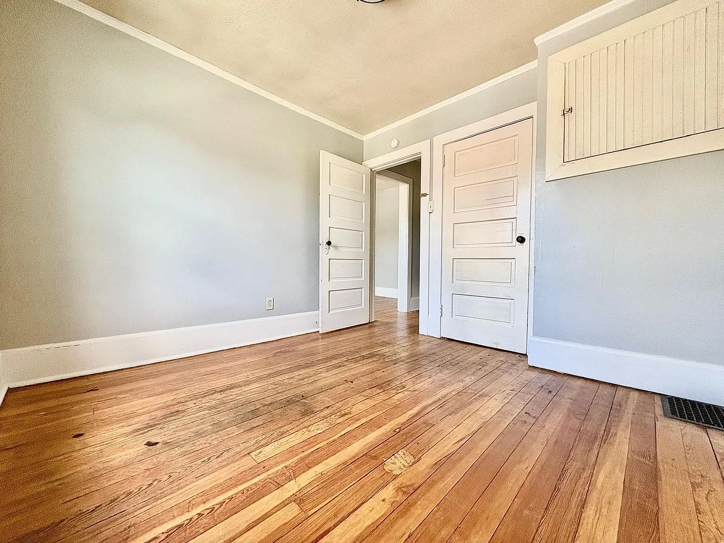 609/611 E. Mishawaka ave — Photo 4