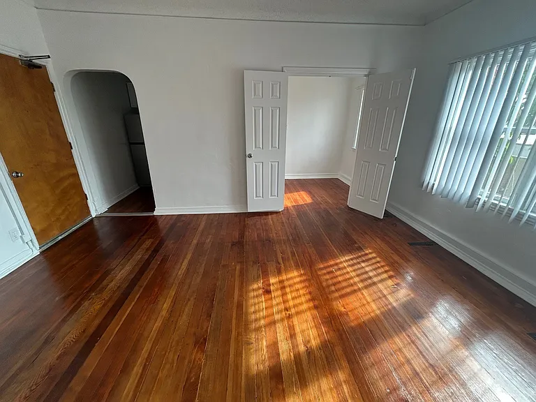 318 N. Mariposa Ave. — Photo 8