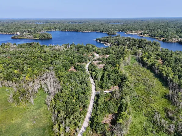 30 Birch Acres Dr, Georgian Bay, ON L0K 1S0
