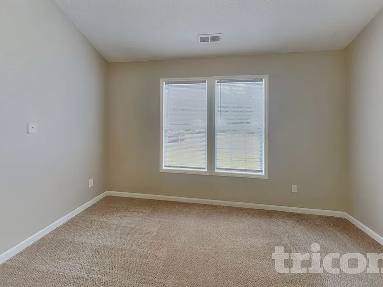 2012 Laurel Leaf Rd — Photo 3
