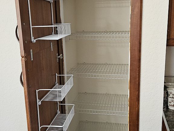 Pantry cabinet