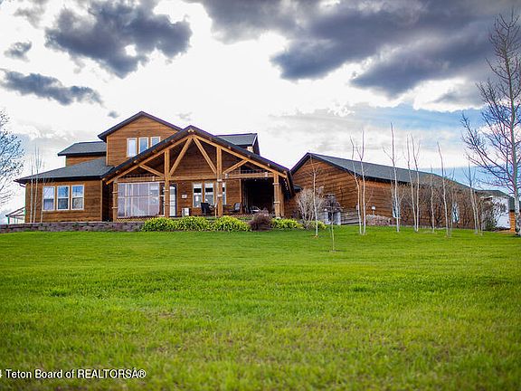 2nd image of 670 N Sprague Creek Dr