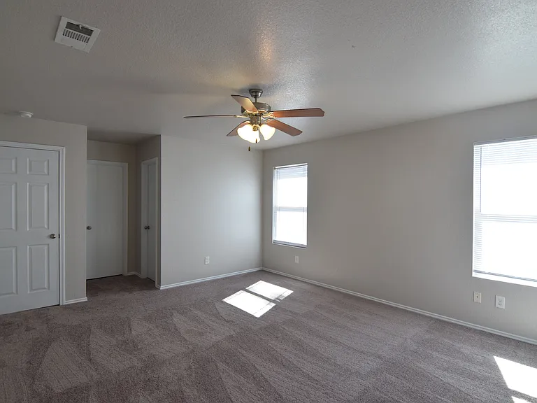 3302 Regency Ct — Photo 10