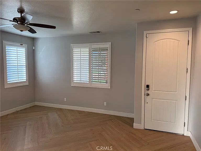 501 Villa Way — Photo 7