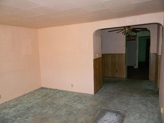 2nd image of 916 Tilden St