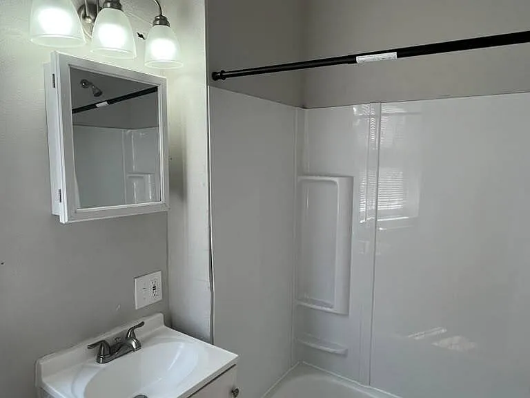 6701 Michigan Ave — Photo 18