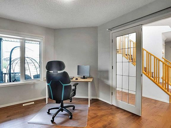 5th image of 101 NE Royal Oak Cres NW