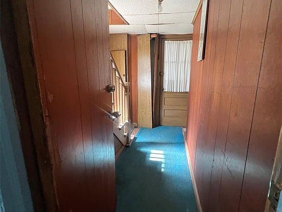 3rd image of 44 Scudder St