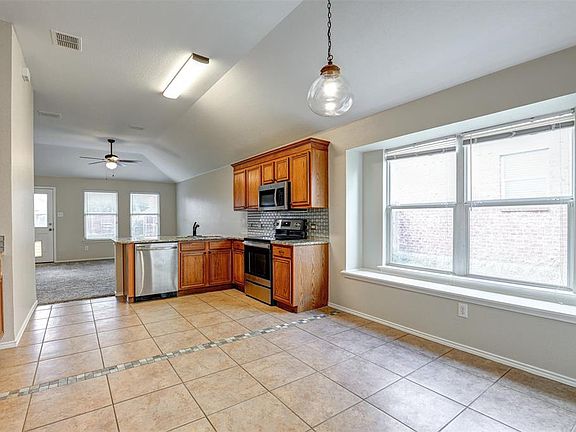 4th image of 2800 Lynx Ln