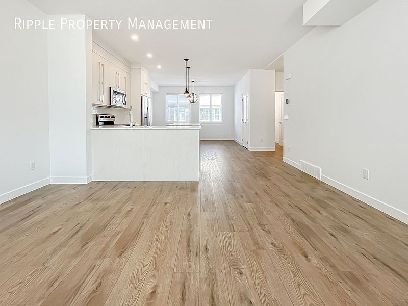 Calgary Townhouse for rent - 3 Bedrooms — photo 8