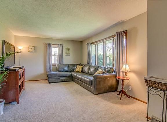 5th image of 1595 Darlene St