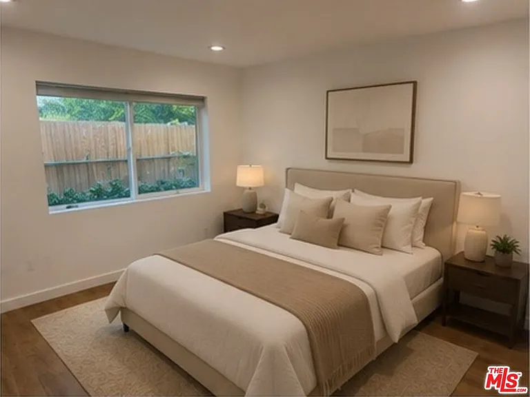 5638 Woodman Ave — Photo 5