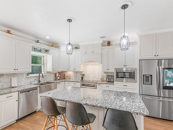 5th image of 40211 Garwood Ct