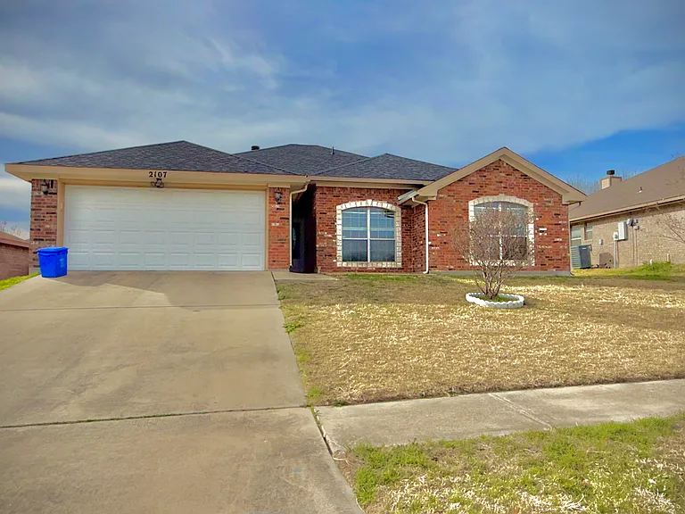 2107 Gail Dr — Photo 1