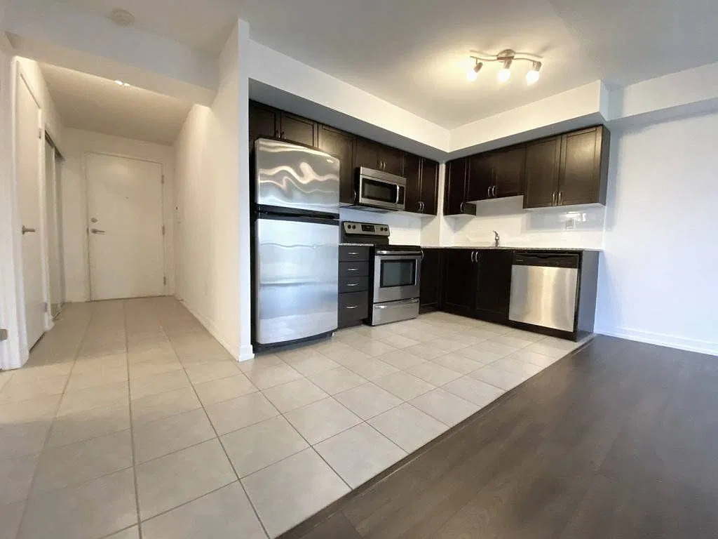 816 Lansdowne Ave - 306 — Photo 1