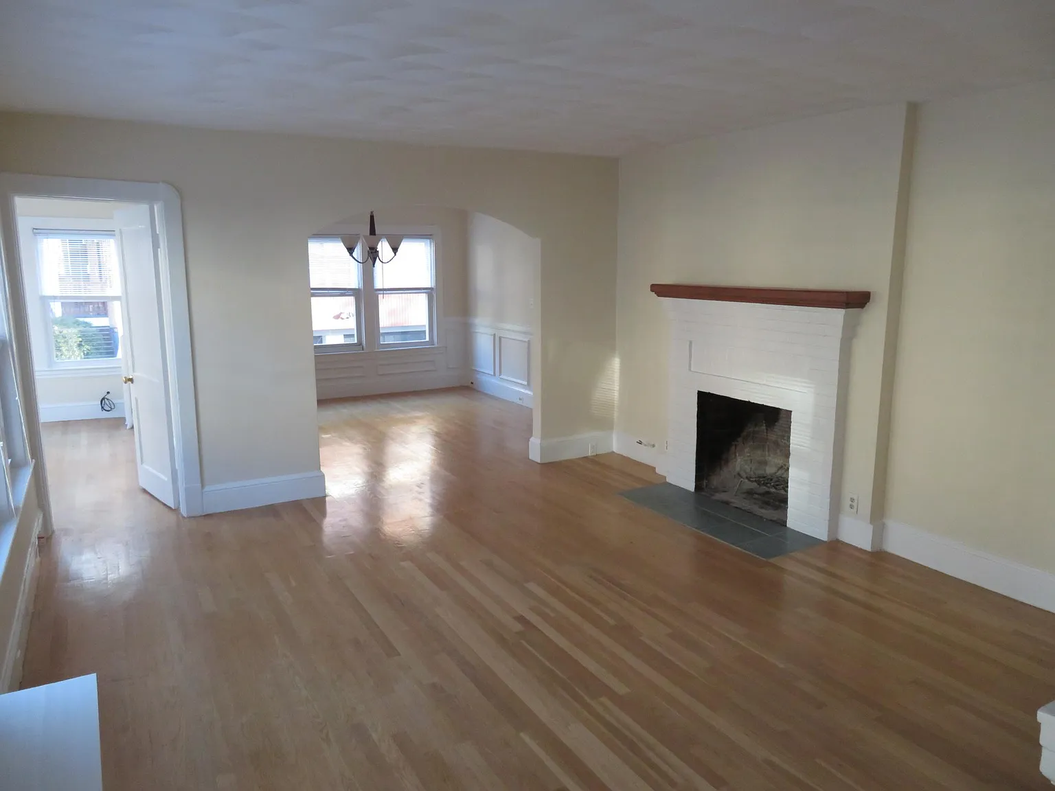 3 bed, 1300 sqft, $3,950 — Photo 1