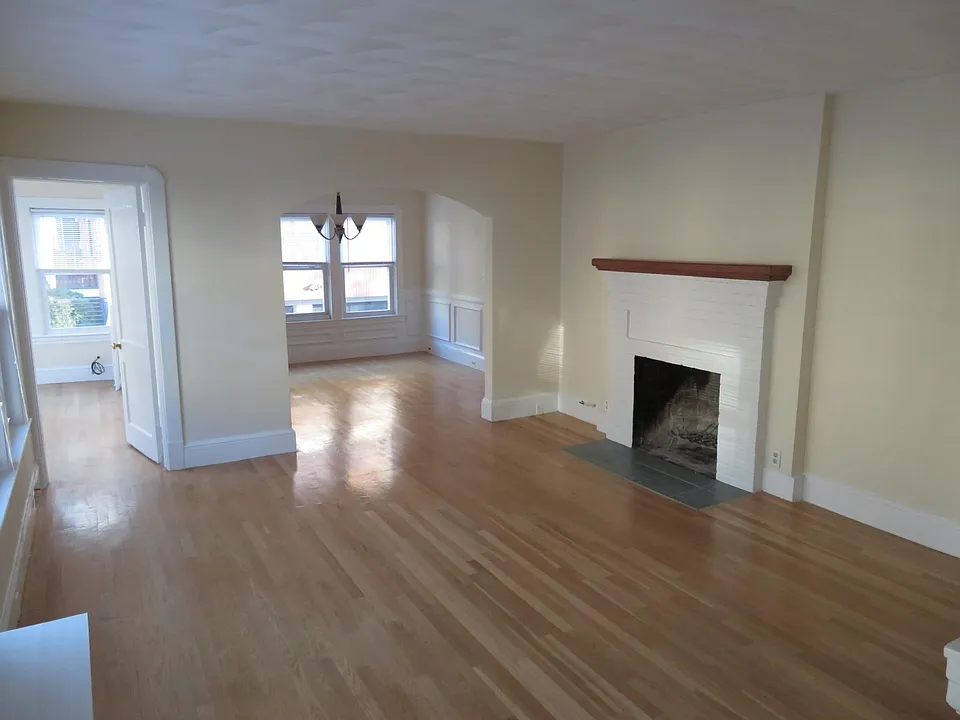 34 Beaconsfield Rd #1