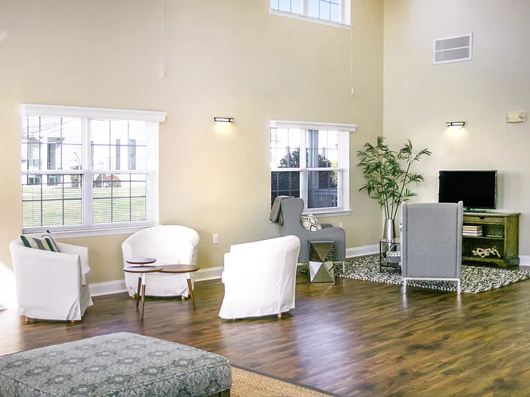 Glen Creek Apartments — Photo 3