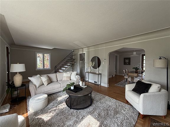4th image of 223 Louvaine Dr