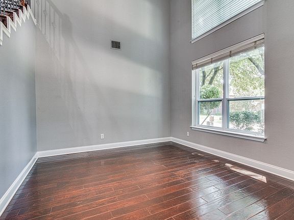 4th image of 3814 Ridgecrest Ave