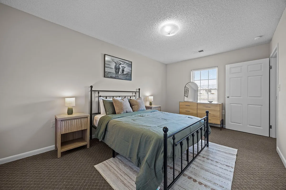 Building Photo - 21 Collins Dr #D